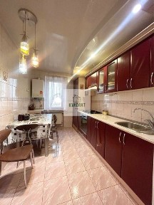 Продам простору 3-кімнатну квартиру з меблями та технікою