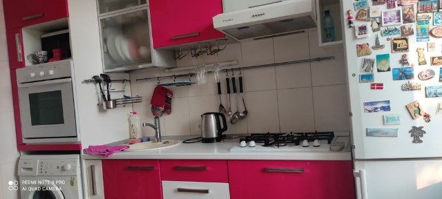 Продам реальную 2комн. 2/8 м. Защитников Украины 10 минутм. Защитников