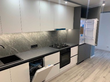 Терміново! Продаж квартири з ремонтом в центрі.