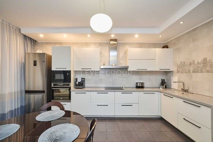 Продаж 3-кімнатної квартири з дизайнерським ремонтом у ЖК Голосіїво