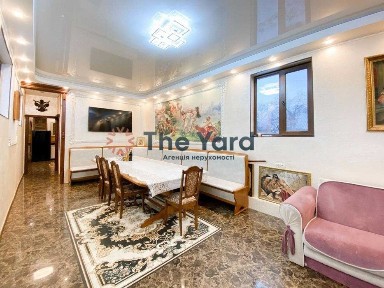 Продаж 3-поверхового будинку вул. Оборонна Солом