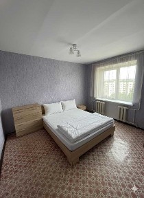 Продается 2-комнатная квартира в центре.