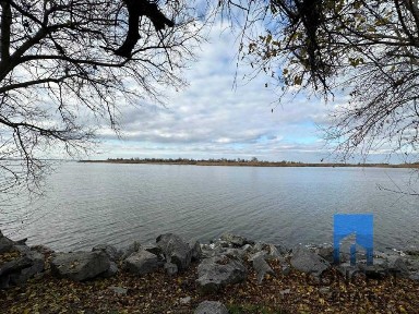 Продам дом для большой семьи в с. Александровка. Первая линия от берега!