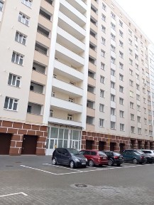 1к квартира в задній новобудові на Озерній