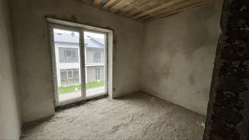 Таун Хаус, вул. Січинського, 11а/3