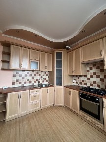 Здається 2-кімнатна квартира в новобудові.