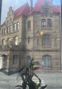 4-к. пл. Д.Галицького, Центр