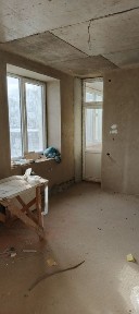 Продам квартиру по вулиці Бандери в зеленому будинку, другий поверх.