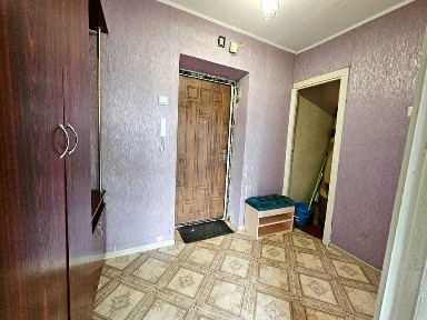 Продається не кутова 1-кімнатна 