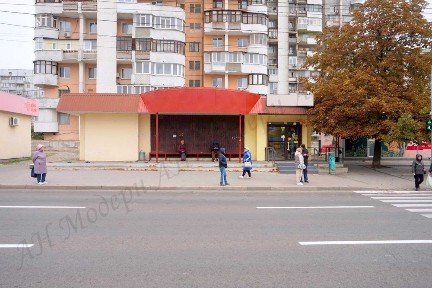 Капітальна крамниця уздовж пр-ту Перемоги на зупинці продаж Харків