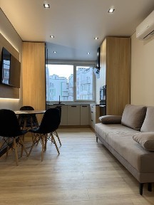 продам півторачку в центрі міста біля парку Шевченка