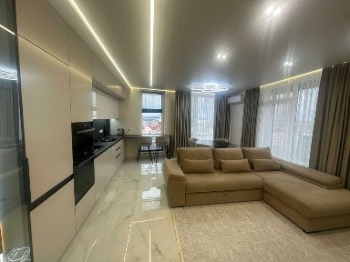 Продається трикімнатна квартира з виглядом на Ратушу