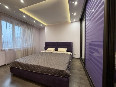 Здається простора 2-кімнатна квартира за адресою: вул. Миру, 30.