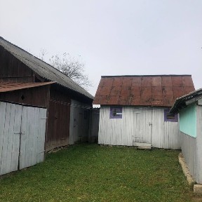 Будинок в Карпатах, біля лісу