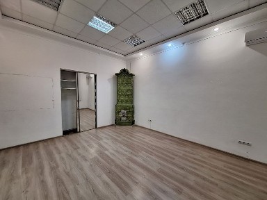 Приміщення 1 поверх в центрі пл. 83 кв. м, 3 кабінети