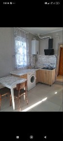 Здається пів будинку