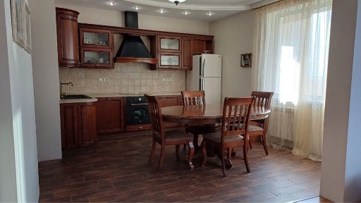 Продам 3к. кв-ру по вул. Дніпровська Набережна, 19а