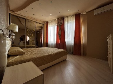 Продаж квартири Забіли 5 Центр Києва двокімнатна видова на парк.