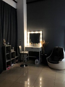 Здаю місце бровиста, візажиста