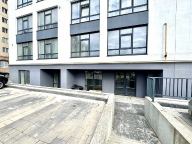 Оренда комерційних приміщень (фасад) в новобудові бічна Зеленої