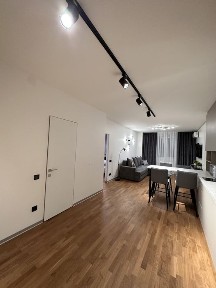 Сучасна квартира подобово в центрі.