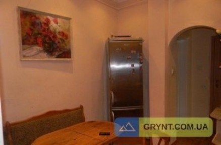 Продається півособняк