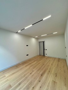 Продаж 1 кімнатної квартири з дуже якісним ремонтом біля озера.