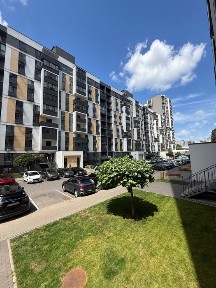 Продаж квартири в новому ЖК з частковим ремонтом