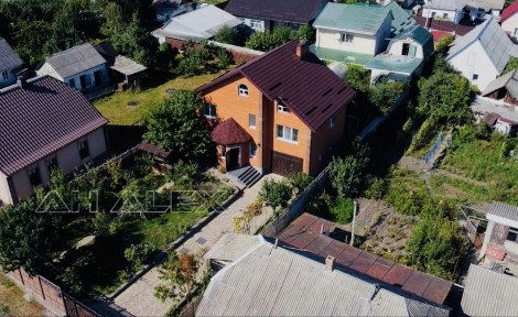 Продам будинок з гаражем