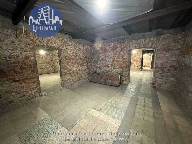 Продається нежитлове приміщення в центральній частині м. Чернівці