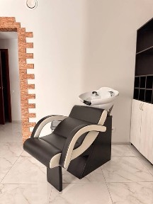 Без комісії. Мебльований салон краси