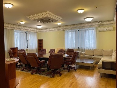 Печерськ. Липська 10. Офісний центр з паркінгом! Світло, є, завжди!