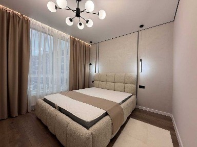 Дизайнерська квартира з кухнею-студією в центрі!