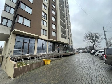 Оренда приміщення в центрі міста. Фасад, 1 поверх, 2 входи