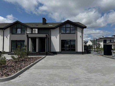 Продаж таунхауса в котеджному містечку в місті