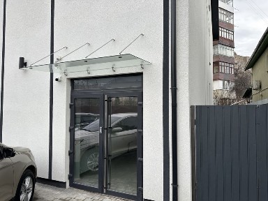 Чорнова квартира на Урожаї ! З терасою і без комісії !