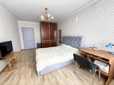 Продаж просторої квартири вул. І. Сірка. 5/9 поверх. єВідновлення!