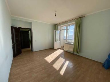 Продаж 3-х кім. кв. пр. Червоної Калини 100кв. м.+ дах 100кв. м.