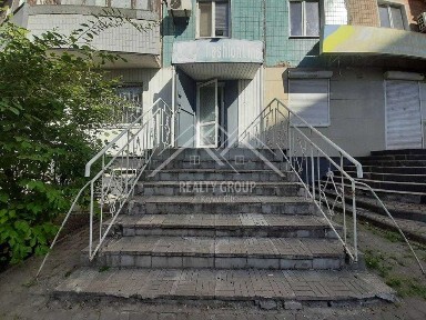 Продам приміщення під бізнес на Східному-2 (червона лінія)