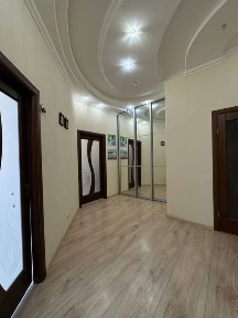 ЦЕНТР двокімнатна квартира збільшеного планування