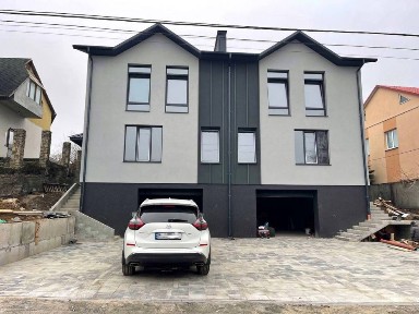 Сучасний Танхаус на Лезнево