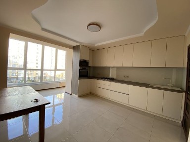 Продається простора 3-кімнатна квартира з дорогим ремонтом вул. Стуса