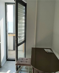 Вільна 1но кімнатна студія світло не вимикають