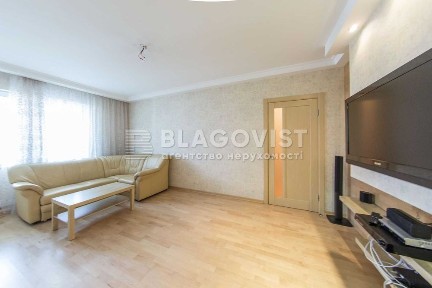 2 окремі спальні, зал, кухня, гардебор, м. Шулявська.