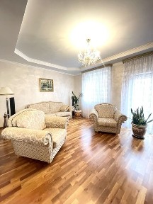 Дім з капітальним ремонтом.