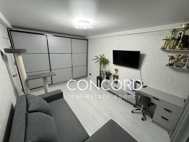 Борщагівка. Продам 1к Гната Юри вул., 5. Якісний ремонт! ГАЗ!