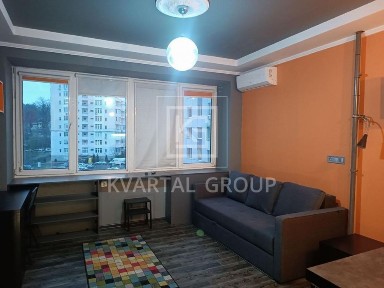 продаж сучасної студійкі з ремонтом біля парка МАМА