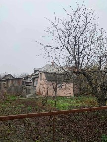 Продається 1 /4 котеджу-будинку.