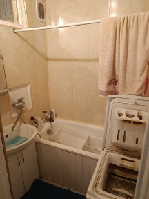 Продаж 2-кімнатної квартири з балконом та лоджією