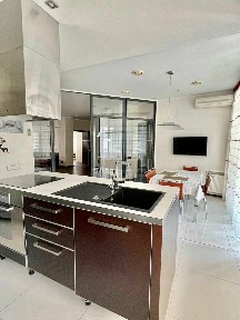 Продажа 3-комнатной квартиры 134 м², Рогалева ул., 33